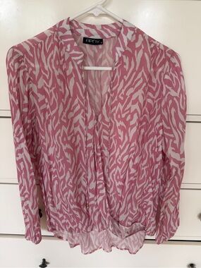 APNY Pink and White Printed V-Neck Blouse